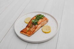 Salmón rosado grillado