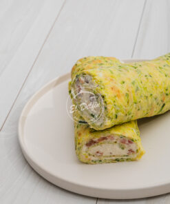 Pionono de vegetales con salmon rosado y queso finlandia