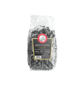 Fusilli con tinta de calamar